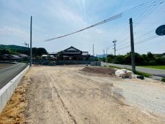 現地（2025年5月）撮影写真。 2025年8月上旬完成予定。 同一ハウスメーカー物件内覧可能です。お気軽にお問い合わせください＾＾