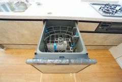 家事の時間が短縮できる食器洗浄乾燥機付。後片付けもラクラクです。