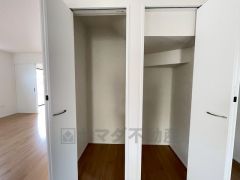 キッチン横パントリー収納。食器やキッチン用品、食料品の保存に便利です＾＾高さのある物もスッキリ収納できます＾＾