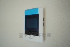防犯性、セキュリティ対策に安心できるテレビモニター付きインターフォンです。セールスマン対策にもなり安心できます。