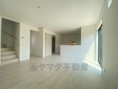 家族が集まる開放的なリビング。約17帖の大空間で毎日のお食事が楽しみです＾＾思い思いの時間を過ごしたり、家族みんなで食事をしたり、素敵な団らんの場になりますね。