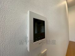 防犯性、セキュリティ対策に安心できるテレビモニター付きインターフォンです。セールスマン対策にもなり安心できます。