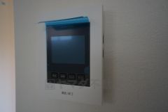 防犯性、セキュリティ対策に安心できるテレビモニター付きインターフォンです。セールスマン対策にもなり安心できます。