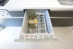 家事の時間が短縮できる食器洗浄乾燥機付。後片付けもラクラクです。