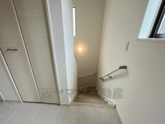 階段は段数を通常より1段多く段差を低く設定し、 より安全な階段を追求しました。