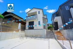 コンビニ徒歩7分。スーパー徒歩10分。ドラッグストア徒歩12分。JR香椎線・篠栗線：長者原駅まで徒歩12分＾＾