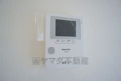 防犯性、セキュリティ対策に安心できるテレビモニター付きインターフォンです。セールスマン対策にもなり安心できます。