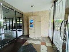 宅配ボックス完備で不在時でも荷物を受け取れます。