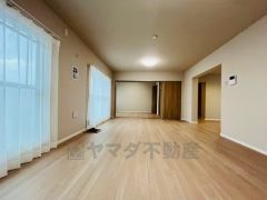 断熱性能の窓ガラスを採用。省エネ、光熱費カットにも貢献します。 夏は涼しく、冬は暖かく快適に過ごせます。