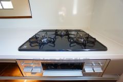 3口コンロなので、効率よく調理ができます。毎日のお料理が楽しくなりますね。