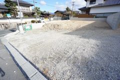 駐車スペースはゆとりある2台分を確保。マイカー用に、お客さま用に、余裕を持ってご利用いただけます。