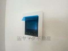防犯性、セキュリティ対策に安心できるテレビモニター付きインターフォンです。セールスマン対策にもなり安心できます。