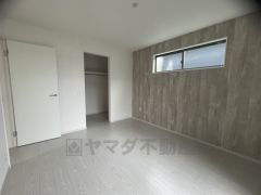 住む人のこだわりを活かす洋室＾＾日当たりがよく、寝室としての利用もおすすめ。広めのクローゼットもあり荷物もすっきり片付けれ、ゆとりのある暮らしが出来ます＾＾
