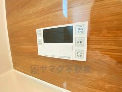 湯量・湯温の設定、そして保温までワンタッチのフルオートバス。便利な追い炊き機能付きです。