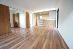 家族が集まる開放的なリビング。約18帖の大空間で毎日のお食事が楽しみです＾＾思い思いの時間を過ごしたり、家族みんなで食事をしたり、素敵な団らんの場になりますね。