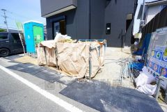 カースペースは2台付き。ご夫婦で1台づつ所有出来ます。