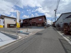 前面道路は公道西側約4.37ｍ。大型車の通行がなく、騒音や振動が少ないので静かで快適な生活を送れます。ＪＲ九州筑豊本線「天道」駅徒歩約18分＾＾