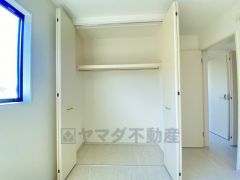 全居室に収納完備。下段を引き出し収納にするなど、空いたスペースを有効活用すれば収納力がグッと高まります。常に整理整頓されたお部屋は気持ちがいいです＾＾