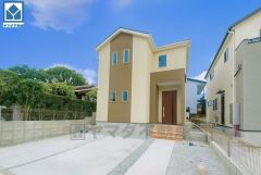 JR門松駅まで自転車で約10分。 コンビニまで徒歩8分。 敷地面積広々50坪。お庭付きで楽しみが広がります＾＾