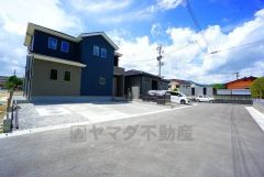 前面道路は6ｍ以上と駐車がスムーズにできます＾＾