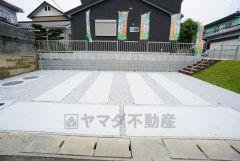 カースペースは並列駐車の2台分を確保＾＾前面道路は交通量が少ないためお子様がいるご家庭でも安心です＾＾