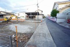 前面道路は公道南側約4.5ｍ。西鉄バス「志免東中学校」停徒歩9分＾＾