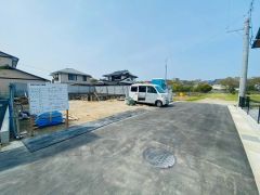 前面道路は東側に5ｍ。 スーパー・コンビニまで徒歩7分圏内＾＾ お子様から大人まで楽しめるトリアスショッピングモール・コストコまで車で約10分＾＾