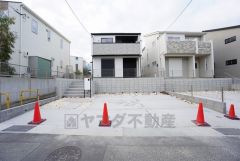 駐車スペースはゆとりある3台分を確保。マイカー用に、お客さま用に、余裕を持ってご利用いただけます。