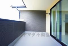 お洗濯物を干すスペースとしても十分な広さがあります。  お天気の良い日はお洗濯物がよく乾きそうな日当たり良好のバルコニー＾＾