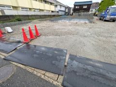 駐車スペースはゆとりある2台分を確保。マイカー用に、お客さま用に、余裕を持ってご利用いただけます。