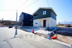 前面道路は公道東側6ｍ。