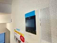 防犯性、セキュリティ対策に安心できるテレビモニター付きインターフォンです。セールスマン対策にもなり安心できます。