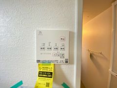 浴室換気暖房乾燥機付きなので、雨の日も気にせず洗濯物が干せます。