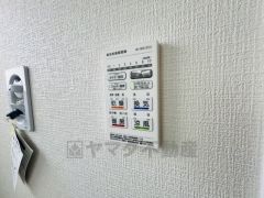 雨の日の洗濯も安心できる浴室暖房乾燥機付き浴室。リモコンで操作もボタン1つで簡単。