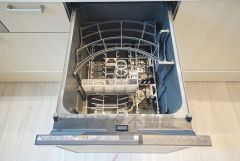 家事の時間が短縮できる食器洗浄乾燥機付。後片付けもラクラクです。