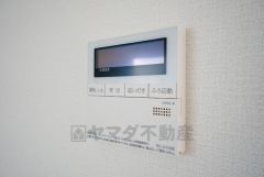 キッチン横からお湯張り、追い炊き、足し湯がボタン一つで楽々操作できる給湯機リモコンです＾＾忙しい夕飯の準備の時間帯に重宝しますね。