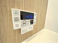 オートバス。 湯量・湯温の設定、そして保温までワンタッチのフルオートバス。便利な追い炊き機能付きです。