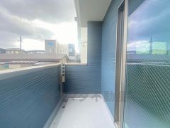 お洗濯物も気持ちよく干せそうです。 テーブルとイスを置いてカフェタイムや日光浴、星を眺めたりも良いですね^^