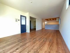 家族が集まる開放的なリビング。約21帖の大空間で毎日のお食事が楽しみです＾＾思い思いの時間を過ごしたり、家族みんなで食事をしたり、素敵な団らんの場になりますね。