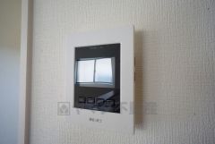 防犯性、セキュリティ対策に安心できるテレビモニター付きインターフォンです。セールスマン対策にもなり安心できます。