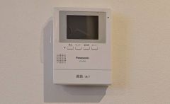 防犯性、セキュリティ対策に安心できるテレビモニター付きインターフォンです。セールスマン対策にもなり安心できます。