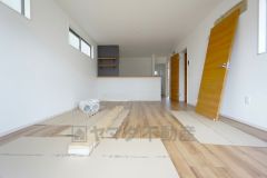 対面キッチンなので、ご家族の様子が見え、会話が弾むリビングです。