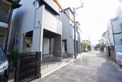 前面道路は南西側約4ｍ。交通量が少ないため小さなお子様がいるご家庭でも安心です＾＾