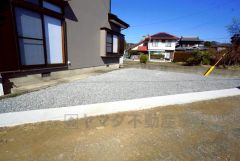 駐車スペースはゆとりある3台分を確保。マイカー用に、お客さま用に、余裕を持ってご利用いただけます。