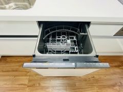 家事の時間が短縮できる食器洗浄乾燥機付。後片付けもラクラクです。