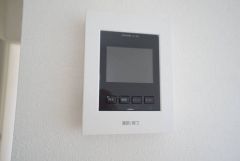 防犯性、セキュリティ対策に安心できるテレビモニター付きインターフォンです。セールスマン対策にもなり安心できます。