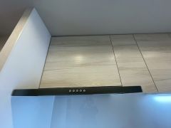 調理により発生する油煙や臭いを吸い込み、屋外へ排気してくれます。
