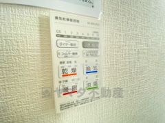 浴室暖房乾燥機には、暖房、乾燥、涼風、換気の4つの機能が付いています。タイマー付きです。