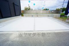 カースペース並列2台＾＾車好きのご主人の洗車もゆったり。西鉄バス「片峰新橋」停まで徒歩3分＾＾