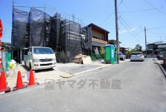 太宰府東小学校まで徒歩5分、太宰府東中学校まで徒歩7分とお子様の通学も安心です＾＾西鉄ストア太宰府店まで車約5分（1.5ｋｍ）お買い物に便利＾＾
